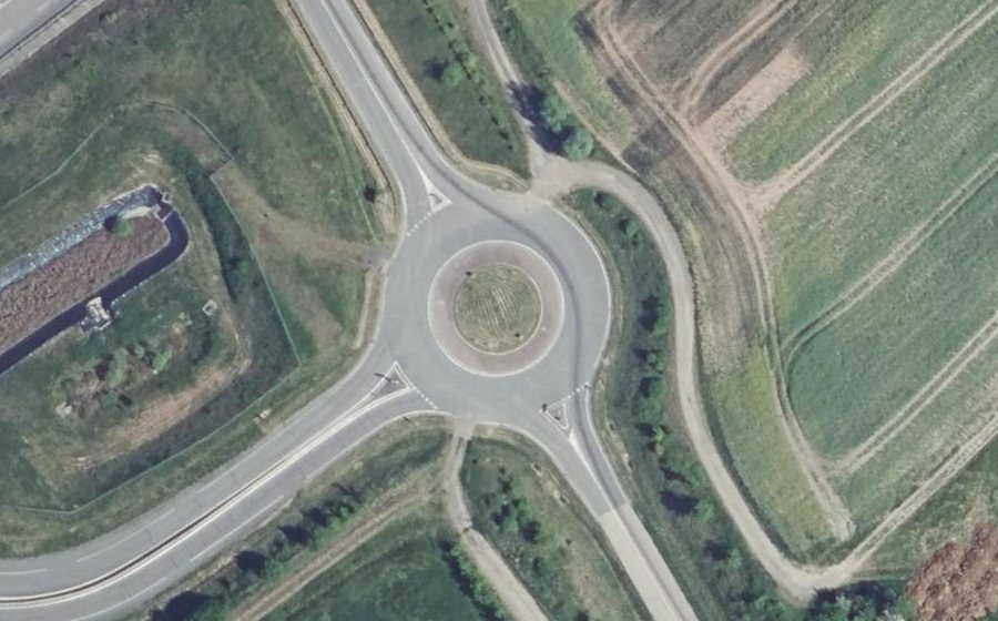 Vue aérienne du Rond-point anonyme n°18317102