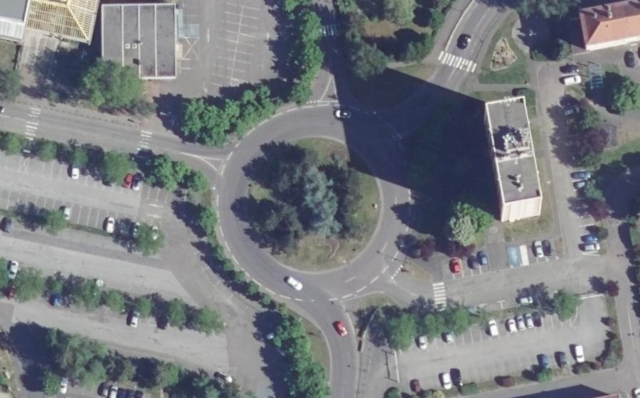 Vue aérienne du Rond-point anonyme n°18317119