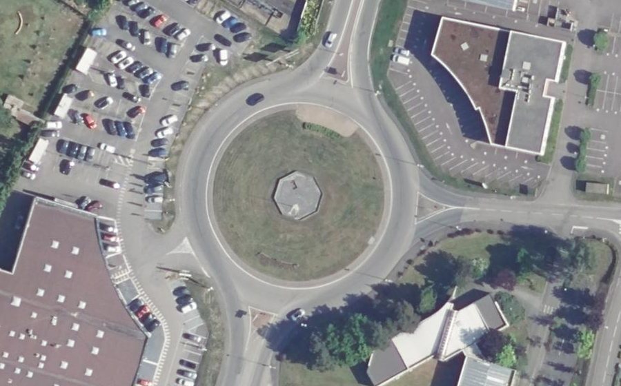 Vue aérienne du Rond-point anonyme n°18317125