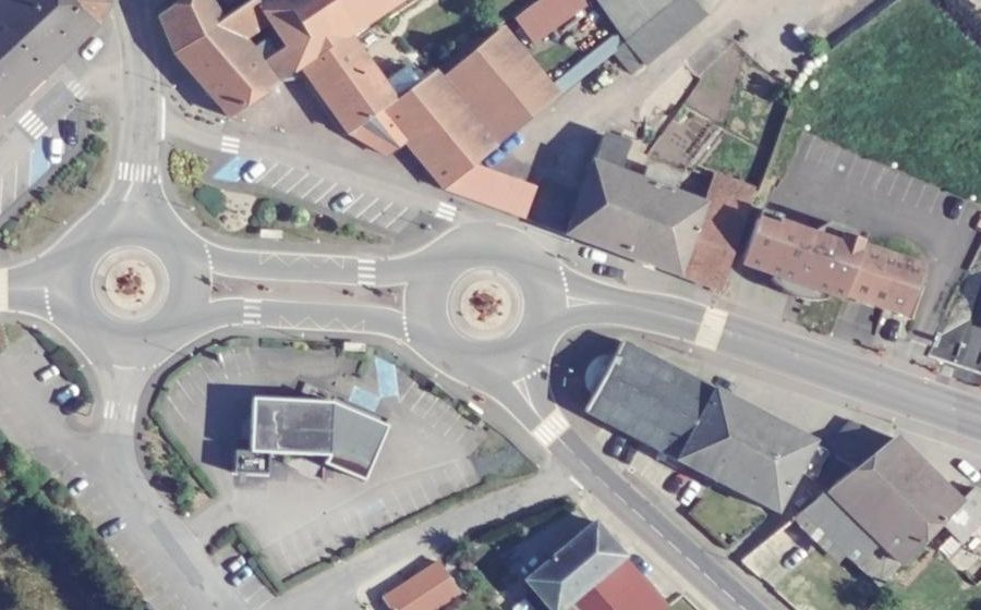 Vue aérienne du Rond-point anonyme n°18317142