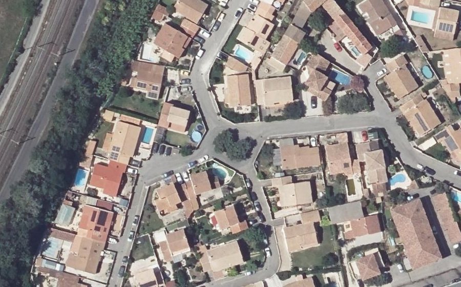 Vue aérienne du Rond-point anonyme n°183178458