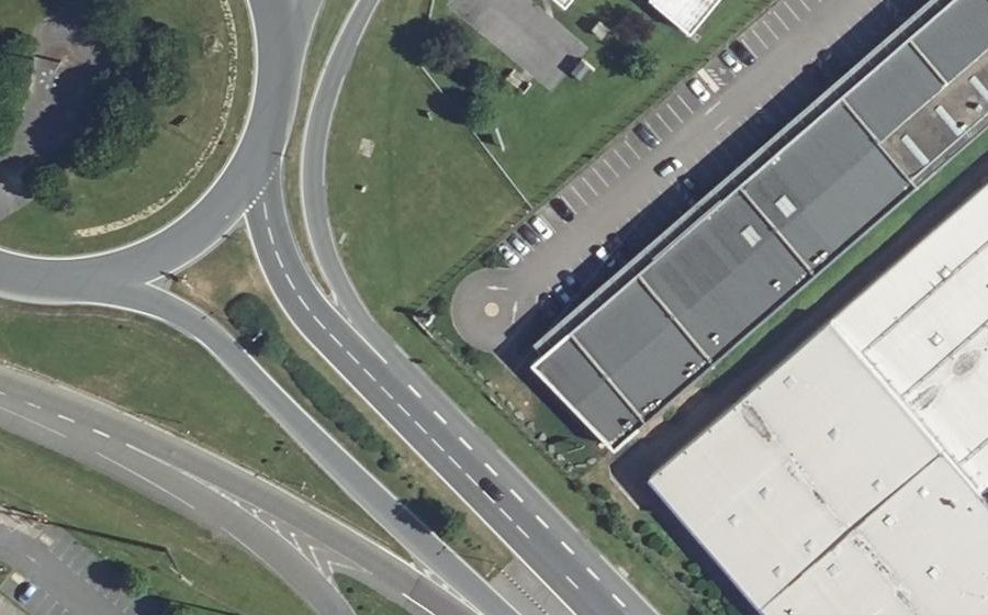 Vue aérienne du Rond-point anonyme n°183184635