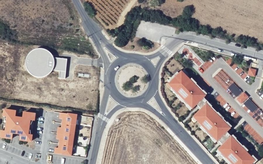Vue aérienne du Rond-point anonyme n°183202561