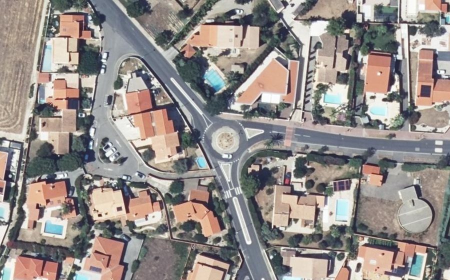 Vue aérienne du Rond-point anonyme n°183202568