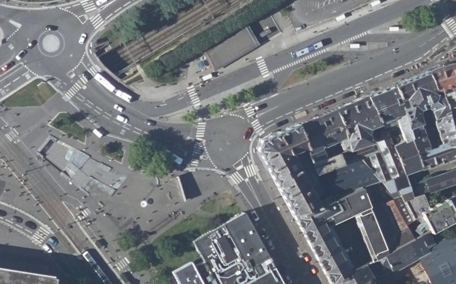 Vue aérienne du Rond-point anonyme n°183356568