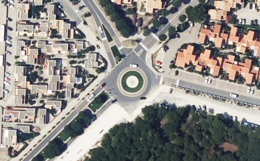 Vue aérienne du Rond-point anonyme n°183397538