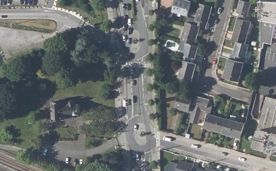 Vue aérienne du Rond-point anonyme n°183418707
