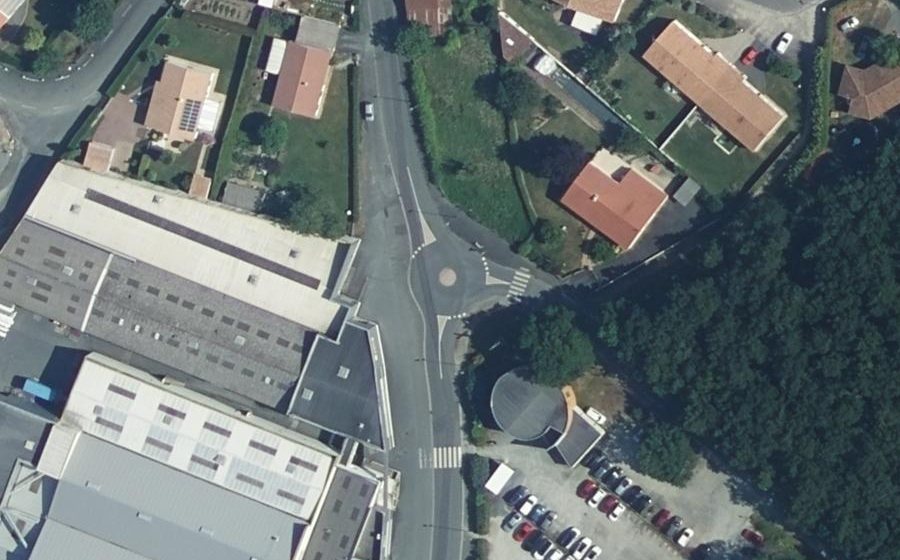 Vue aérienne du Rond-point anonyme n°183428594