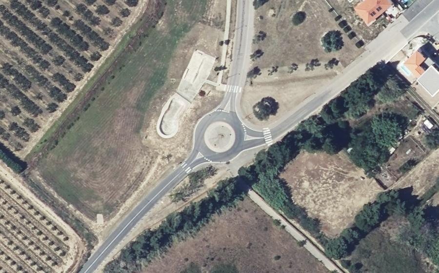 Vue aérienne du Rond-point anonyme n°183463162