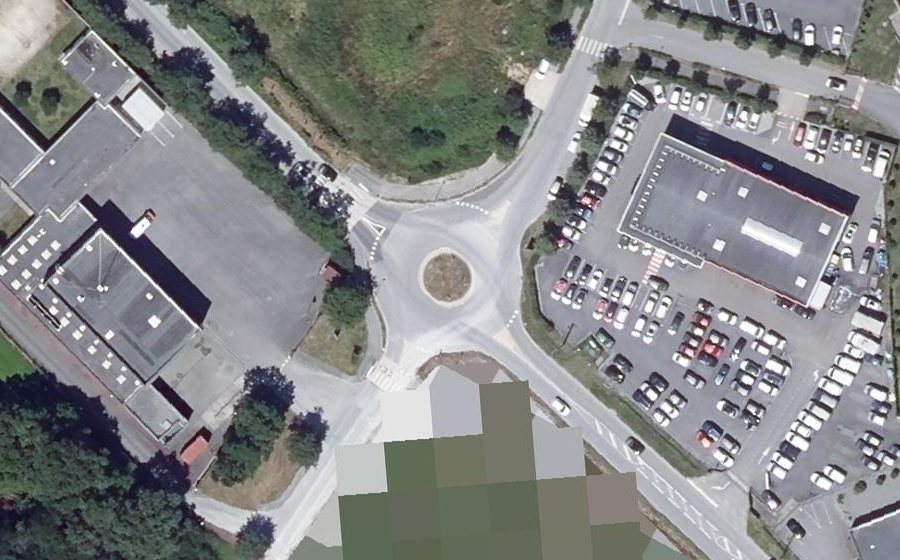 Vue aérienne du Rond-point anonyme n°183477564