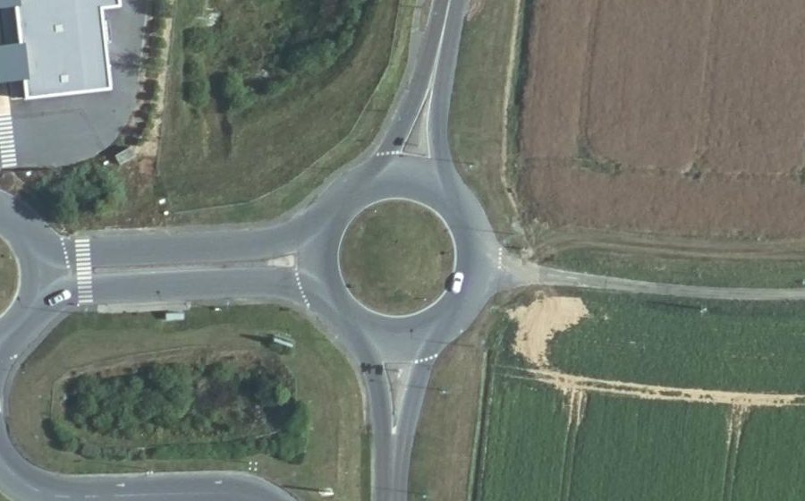 Vue aérienne du Rond-point anonyme n°183499686