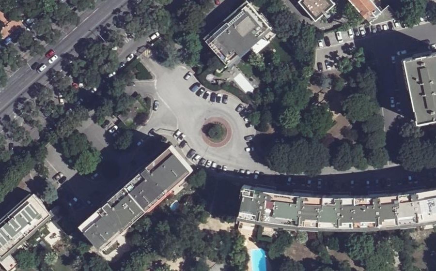 Vue aérienne du Rond-point anonyme n°183522328