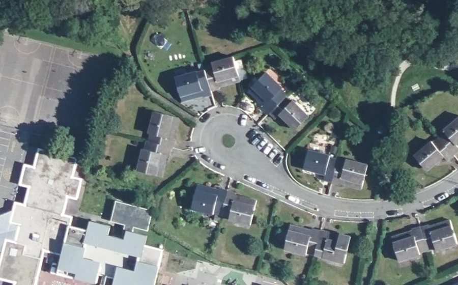 Vue aérienne du Rond-point anonyme n°183538343