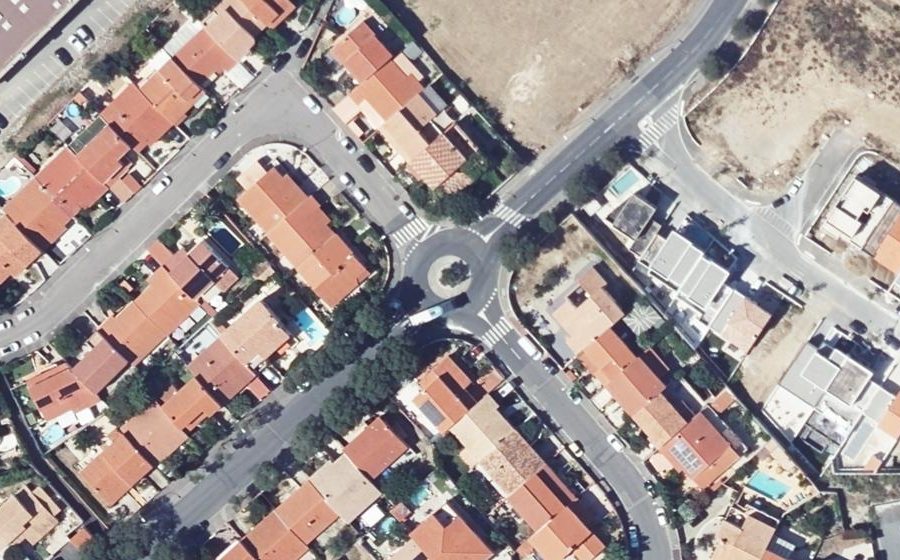 Vue aérienne du Rond-point anonyme n°183546203