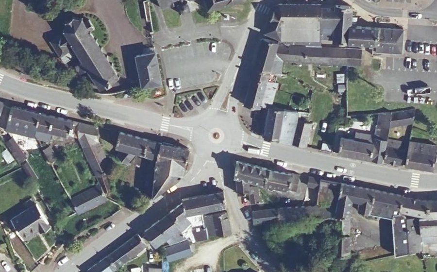 Vue aérienne du Rond-point anonyme n°183580781