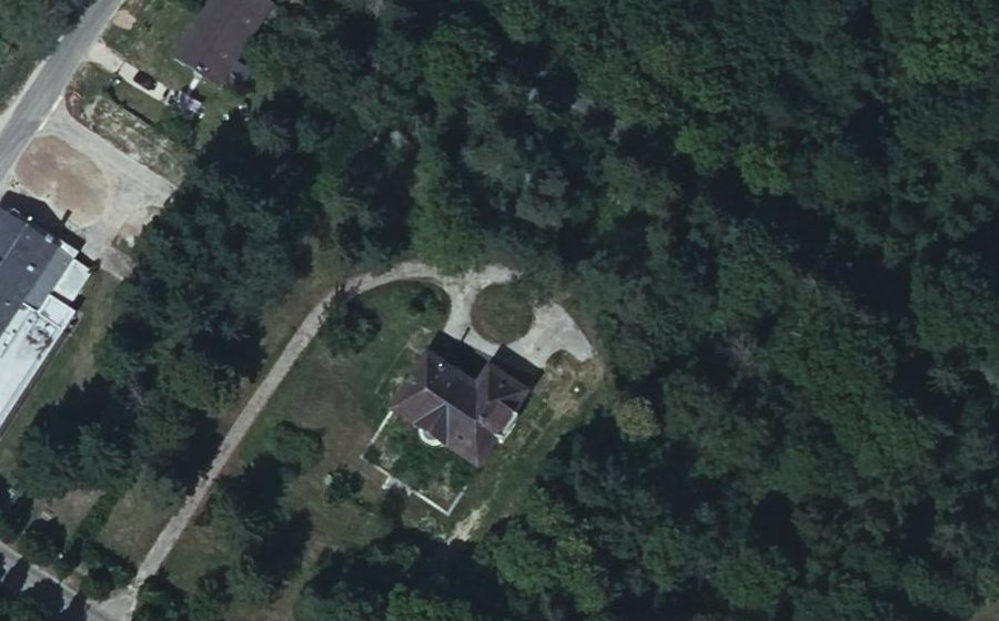 Vue aérienne du Rond-point anonyme n°183600506