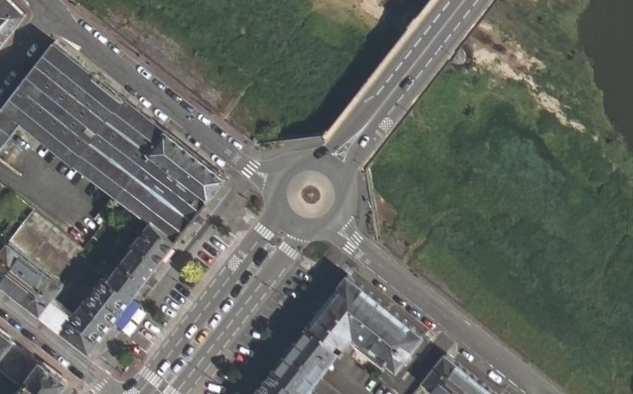 Vue aérienne du Rond-point anonyme n°183629160