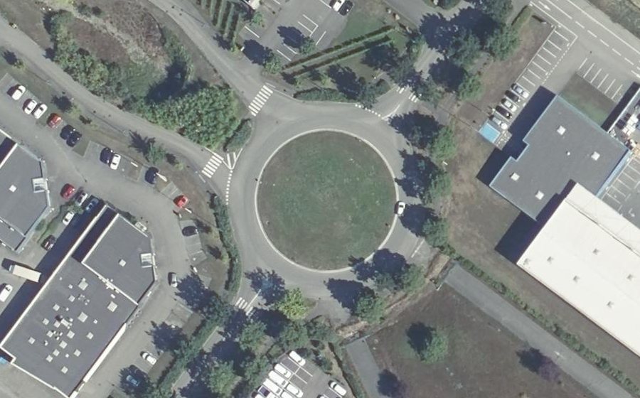 Vue aérienne du Rond-point anonyme n°183692107