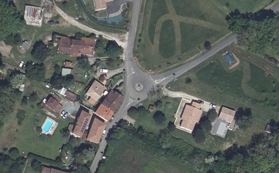 Vue aérienne du Rond-point anonyme n°183705003
