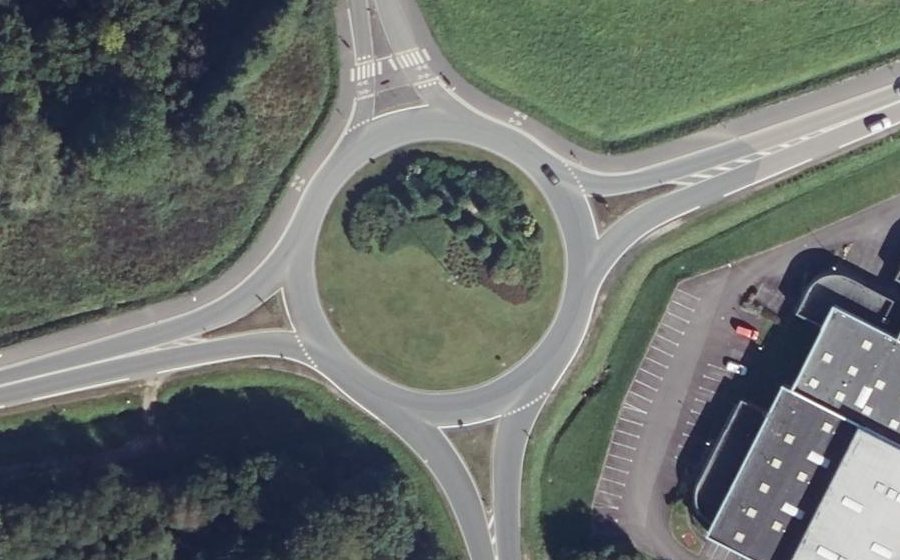 Vue aérienne du Rond-point anonyme n°18371300
