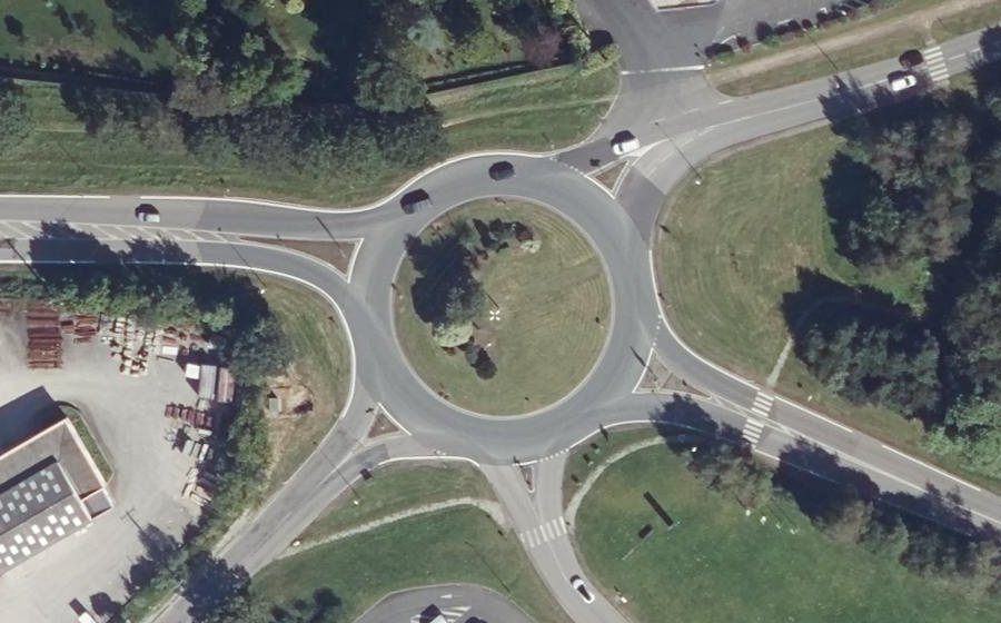Vue aérienne du Rond-point anonyme n°18371307