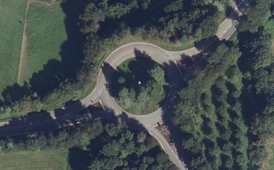 Vue aérienne du Rond-point anonyme n°18371325