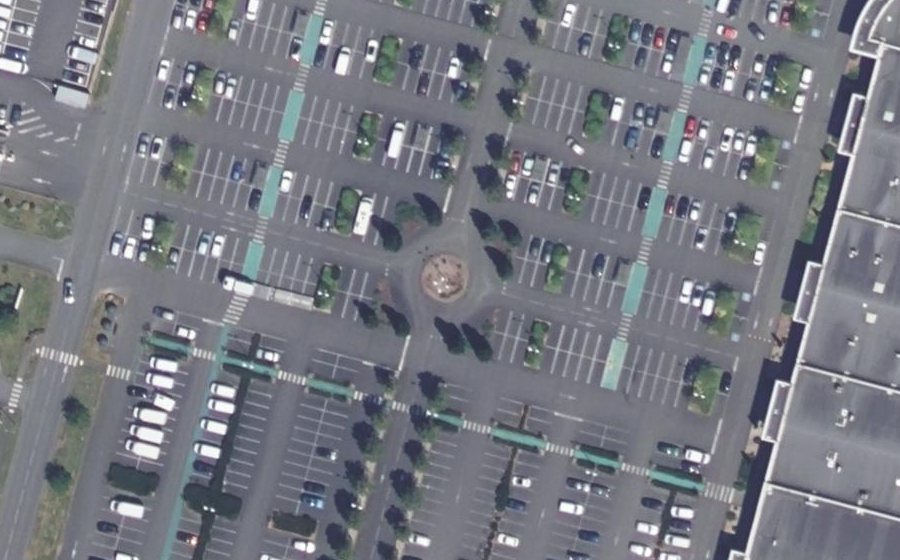 Vue aérienne du Rond-point anonyme n°183749773