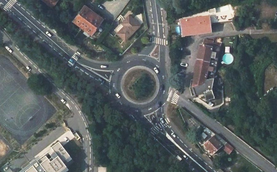 Vue aérienne du Rond-point anonyme n°18377649