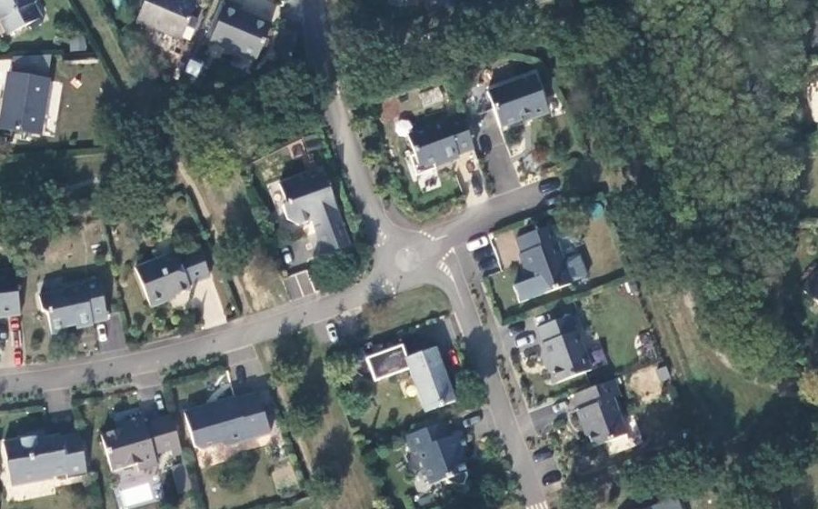 Vue aérienne du Rond-point anonyme n°183821281