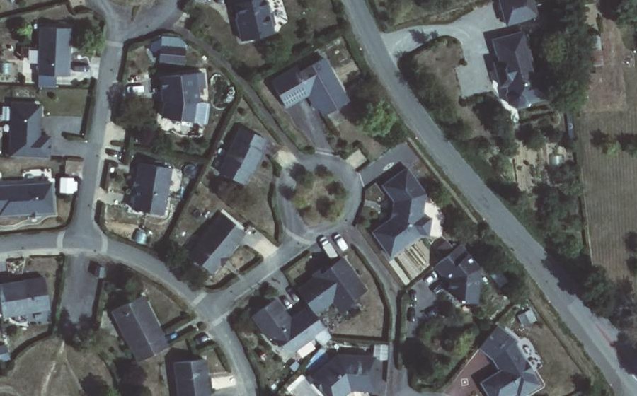 Vue aérienne du Rond-point anonyme n°183882530