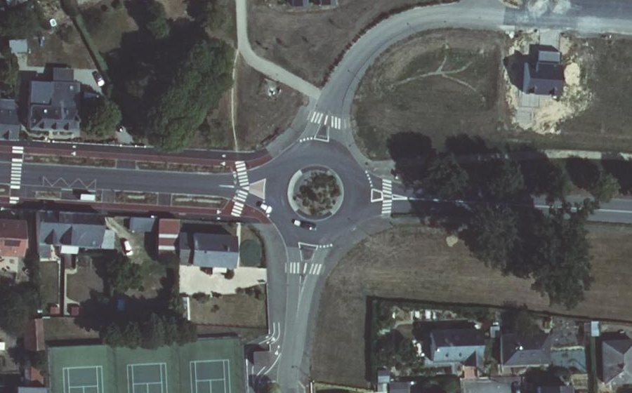 Vue aérienne du Rond-point anonyme n°183969595
