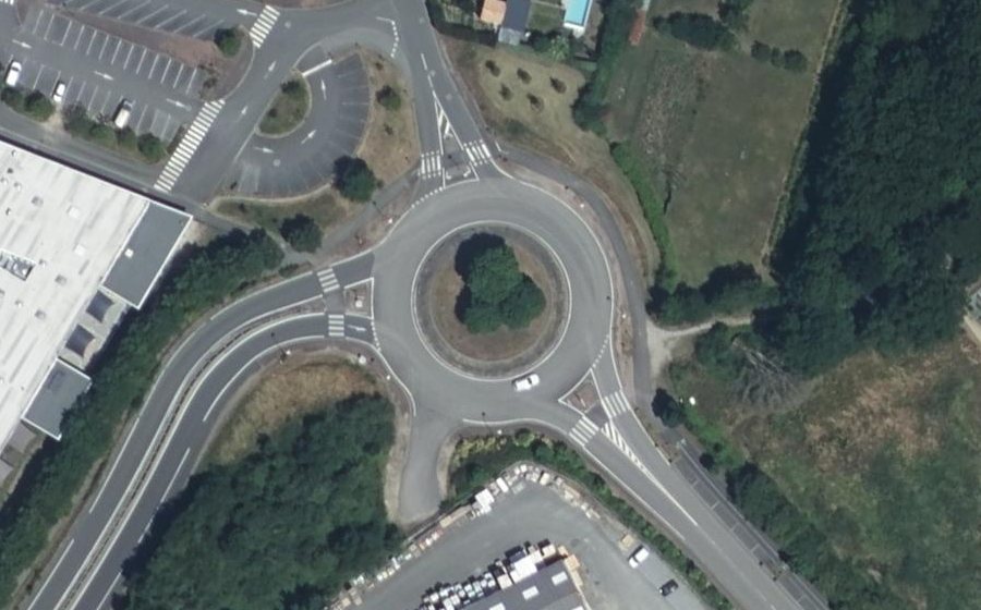 Vue aérienne du Rond-point anonyme n°183993374