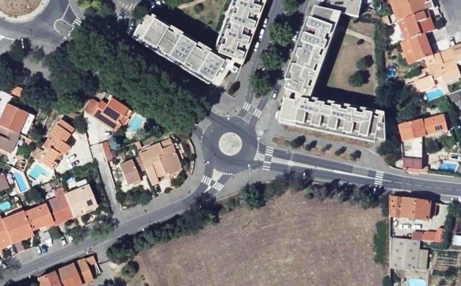 Vue aérienne du Rond-point anonyme n°184015806