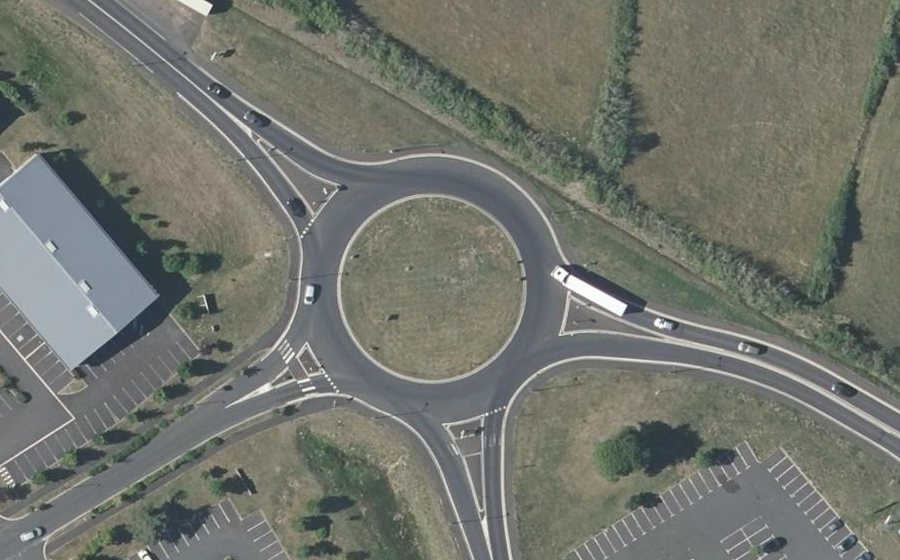 Vue aérienne du Rond-point anonyme n°184109614