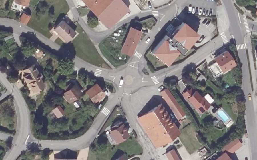 Vue aérienne du Rond-point anonyme n°184144561