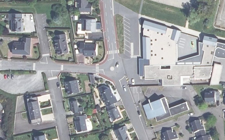 Vue aérienne du Rond-point anonyme n°184150268