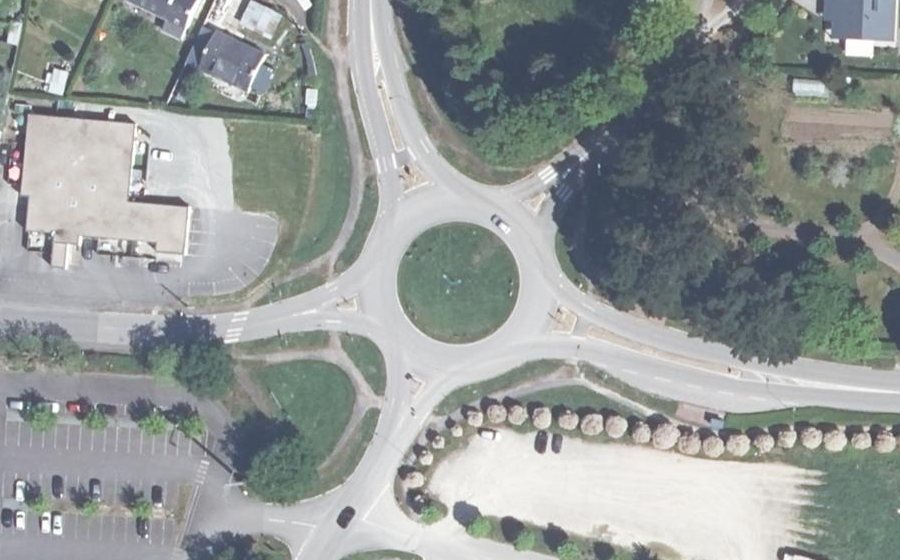 Vue aérienne du Rond-point anonyme n°184150269