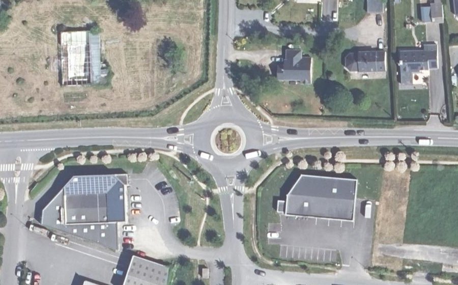 Vue aérienne du Rond-point anonyme n°184150270