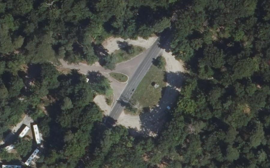 Vue aérienne du Rond-point anonyme n°18437640