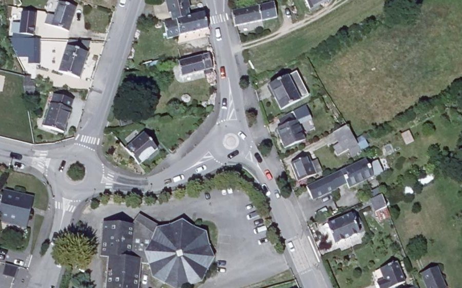 Vue aérienne du Rond-point anonyme n°184487993