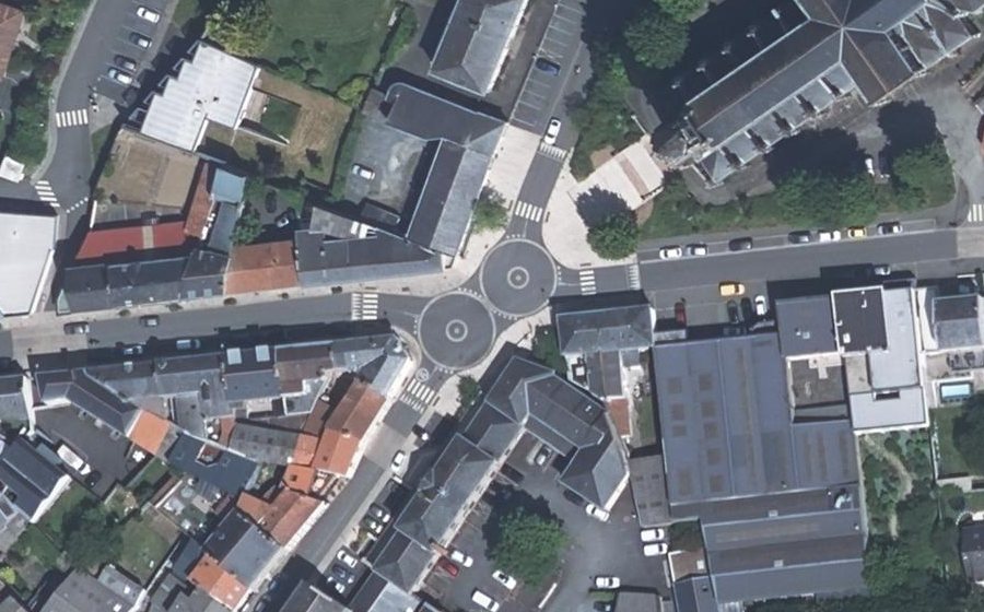 Vue aérienne du Rond-point anonyme n°184557768