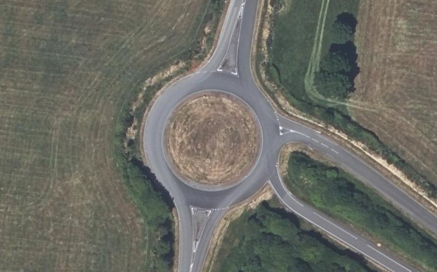 Vue aérienne du Rond-point anonyme n°184571302