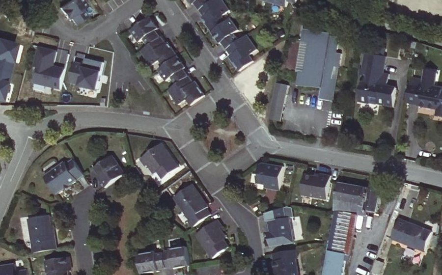 Vue aérienne du Rond-point anonyme n°184623646