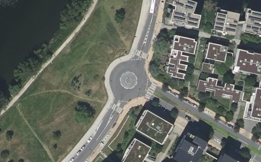 Vue aérienne du Rond-point anonyme n°184745725