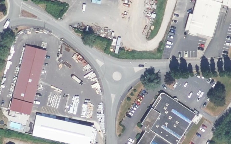 Vue aérienne du Rond-point anonyme n°184788737