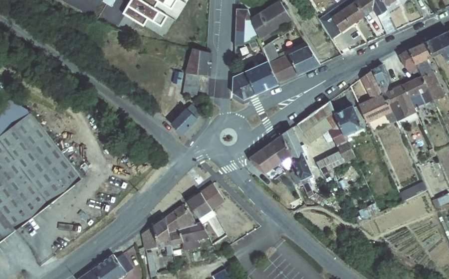 Vue aérienne du Rond-point anonyme n°184925010