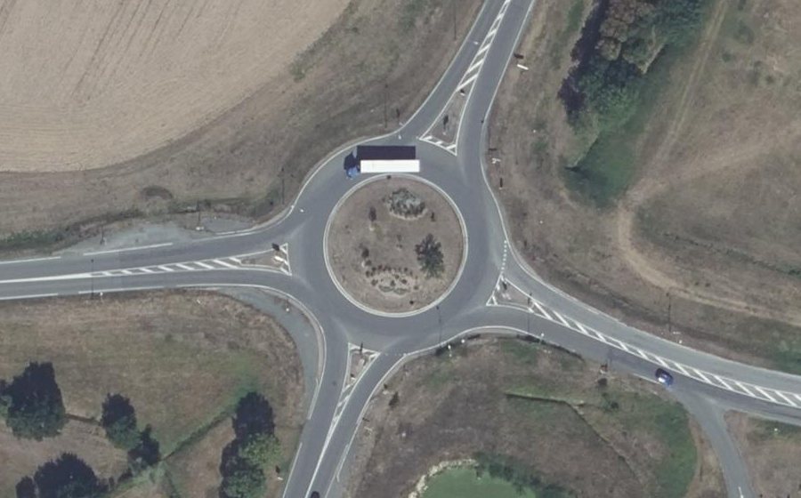 Vue aérienne du Rond-point anonyme n°18493985