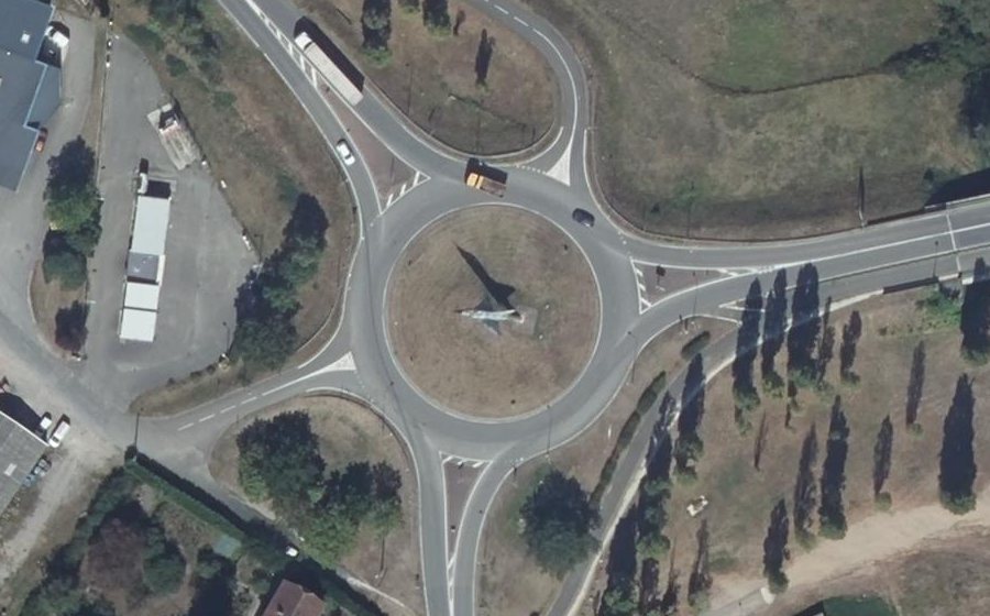 Vue aérienne du Rond-point anonyme n°18493987
