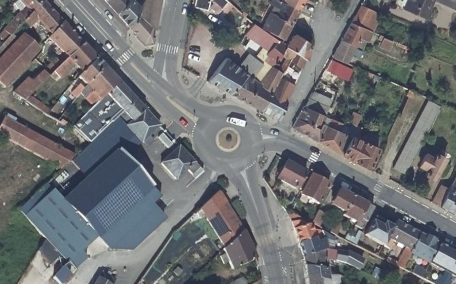Vue aérienne du Rond-point anonyme n°18493992