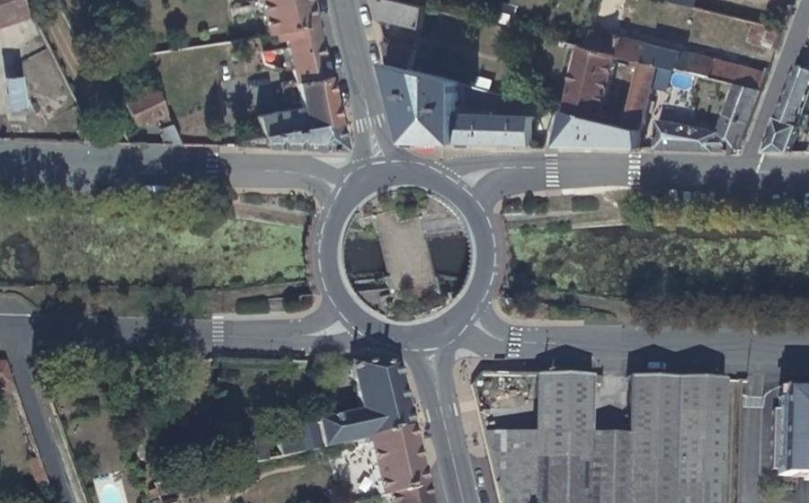 Vue aérienne du Rond-point anonyme n°18493998